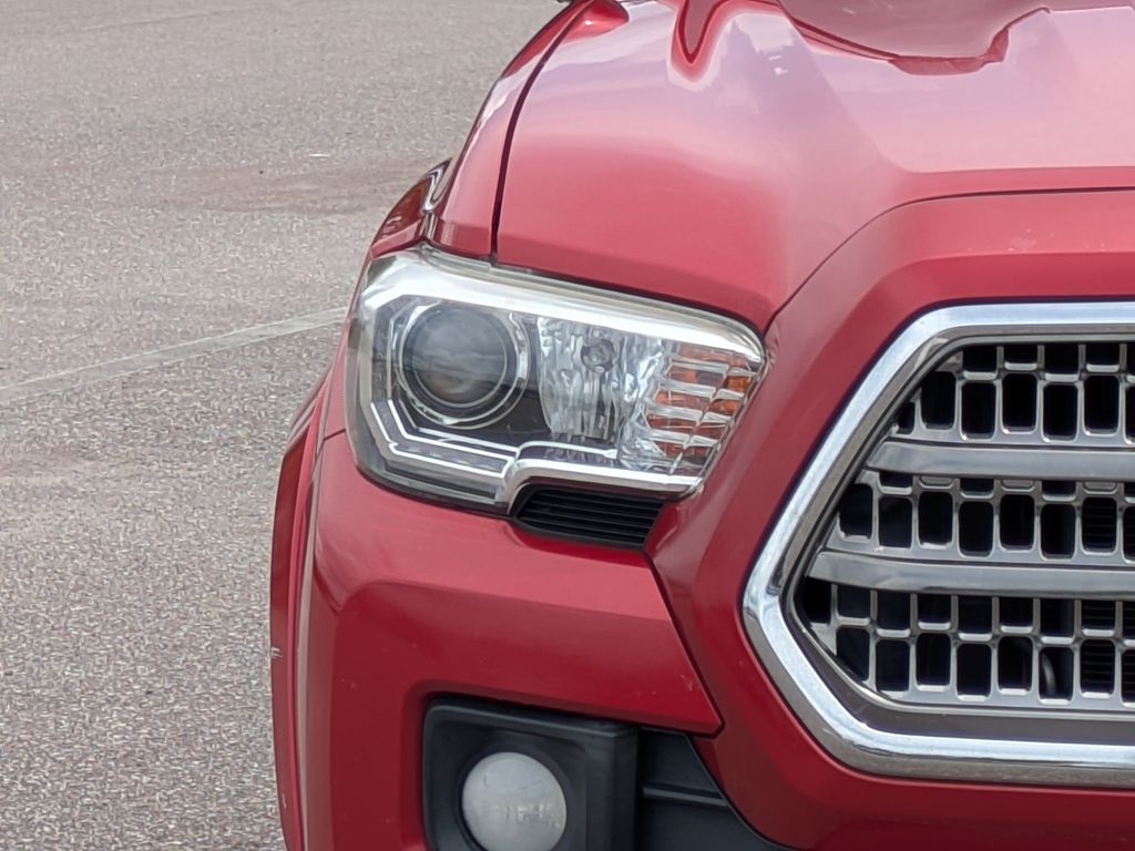 Thumbnail: 2017 Toyota Tacoma - 21