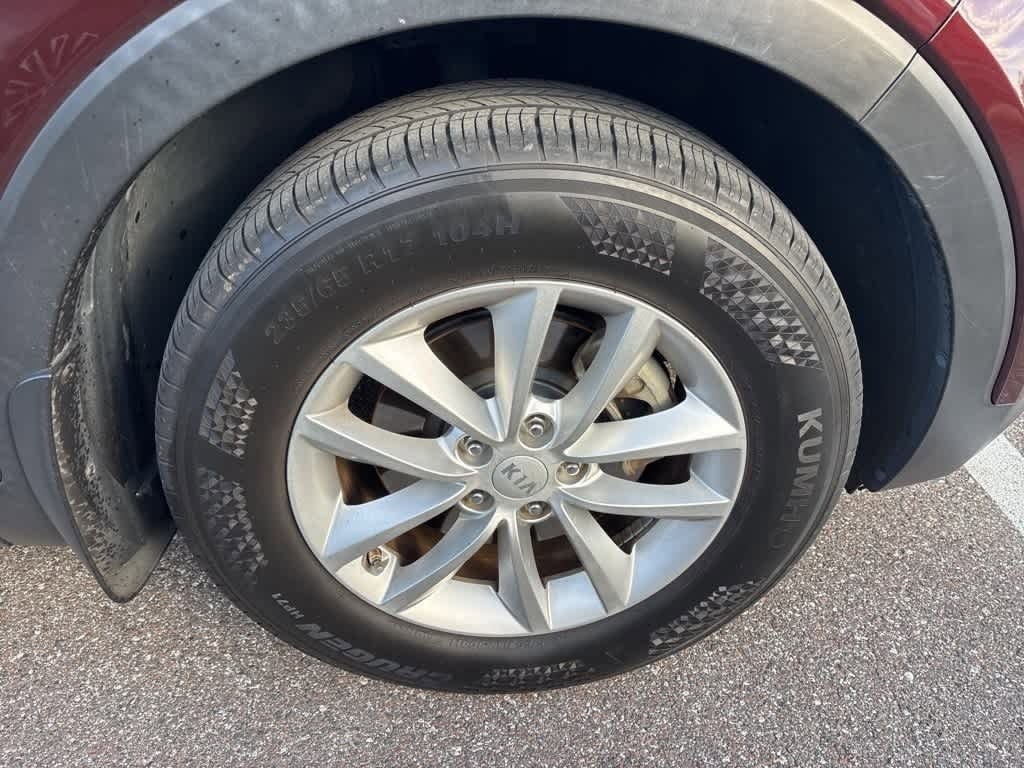 Thumbnail: 2017 Kia Sorento - 4