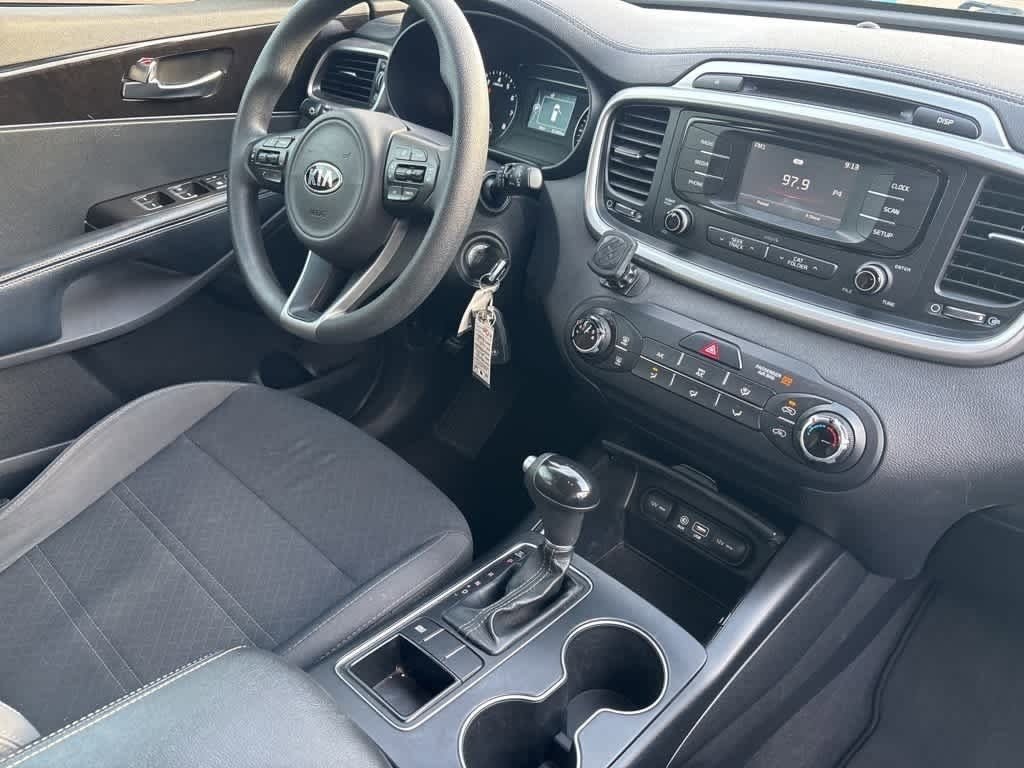 Thumbnail: 2017 Kia Sorento - 2