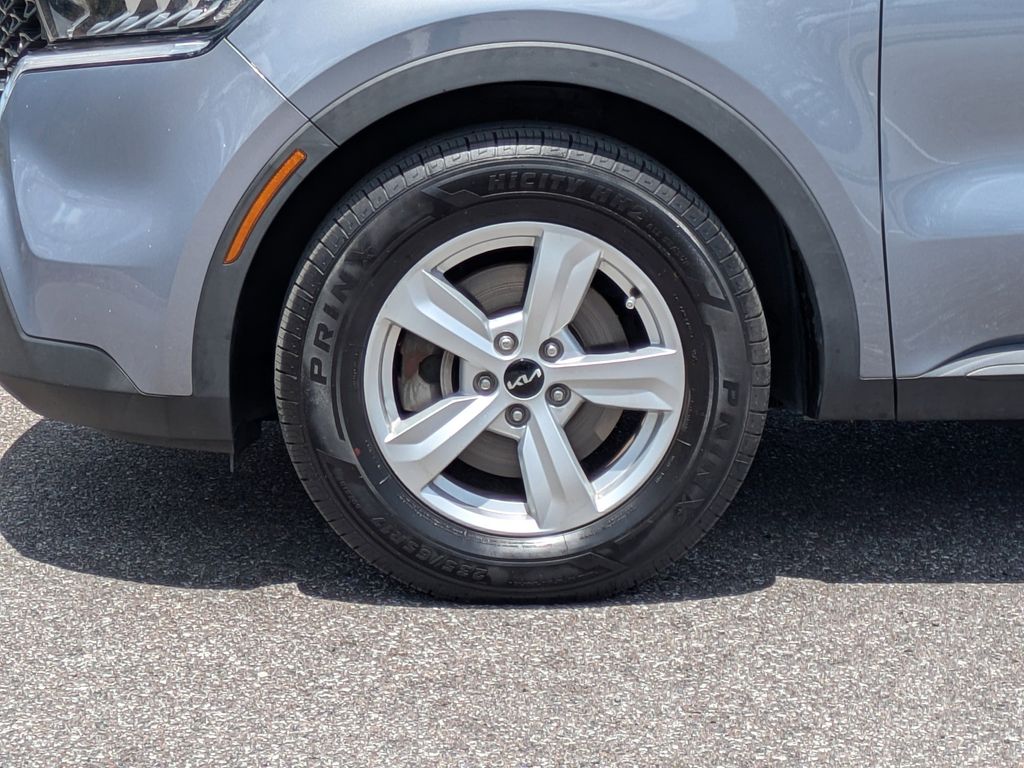 Thumbnail: 2023 Kia Sorento - 8