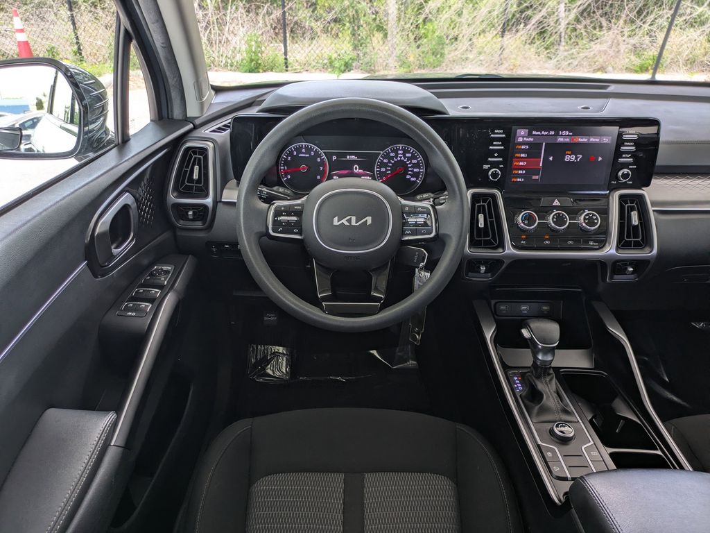 Thumbnail: 2023 Kia Sorento - 10