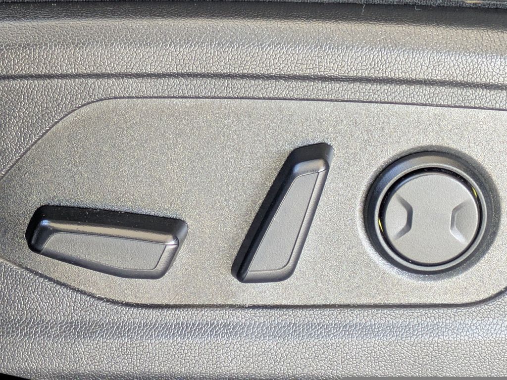 Thumbnail: 2023 Kia Sorento - 30