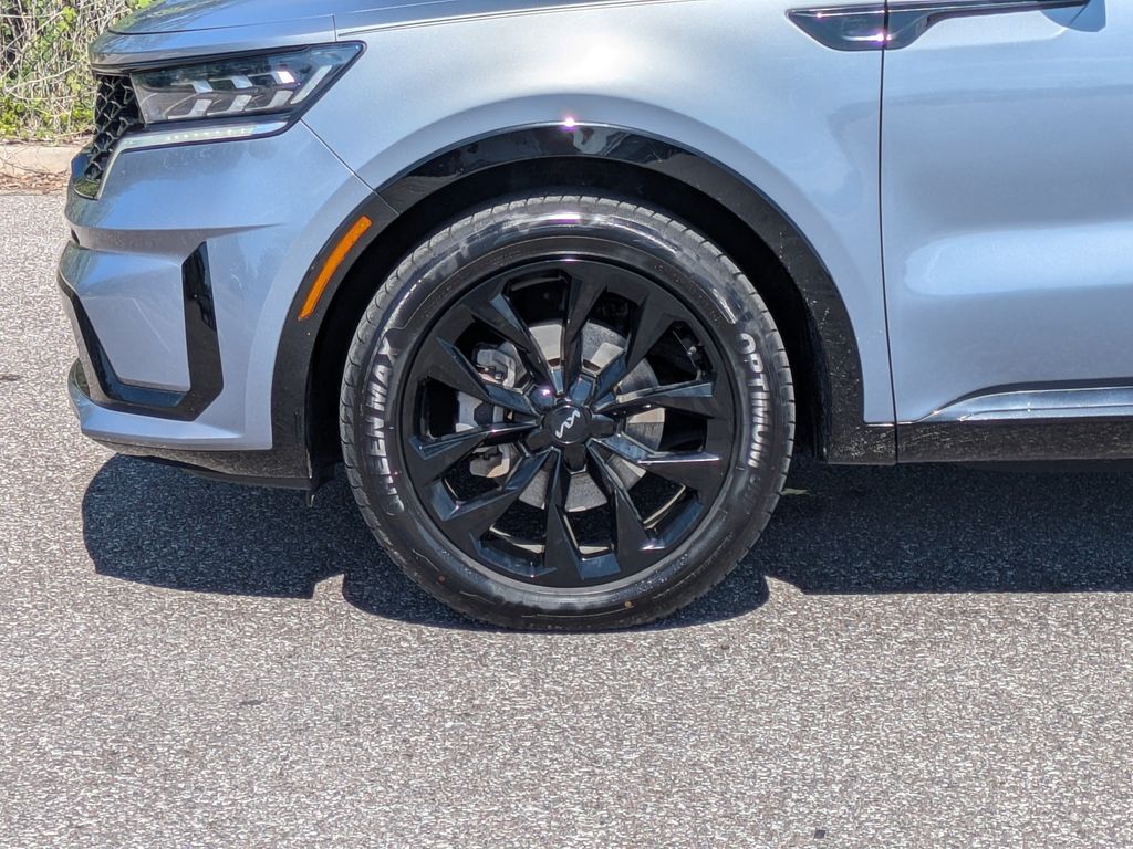 Thumbnail: 2023 Kia Sorento - 8