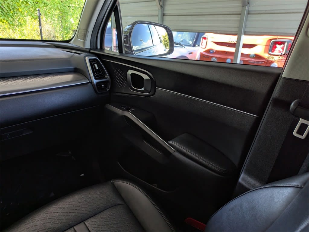 Thumbnail: 2023 Kia Sorento - 25