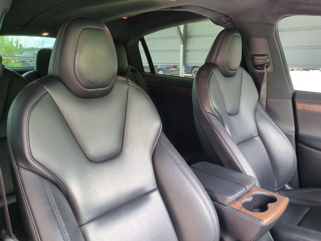 Thumbnail: 2020 Tesla Model X - 10
