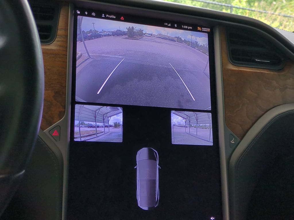Thumbnail: 2020 Tesla Model X - 26