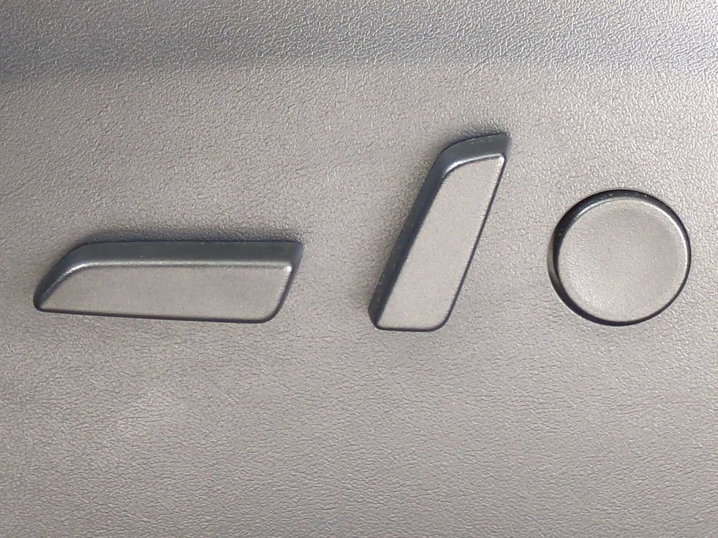 Thumbnail: 2020 Tesla Model X - 24