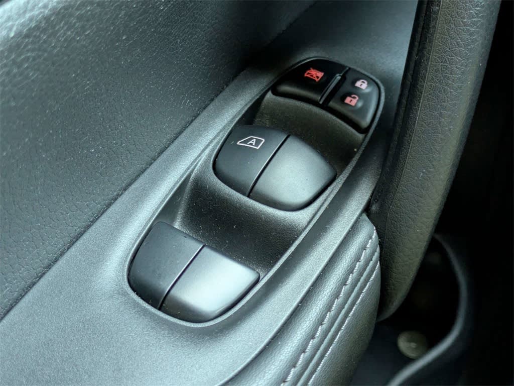 Thumbnail: 2019 Nissan Rogue Sport - 32