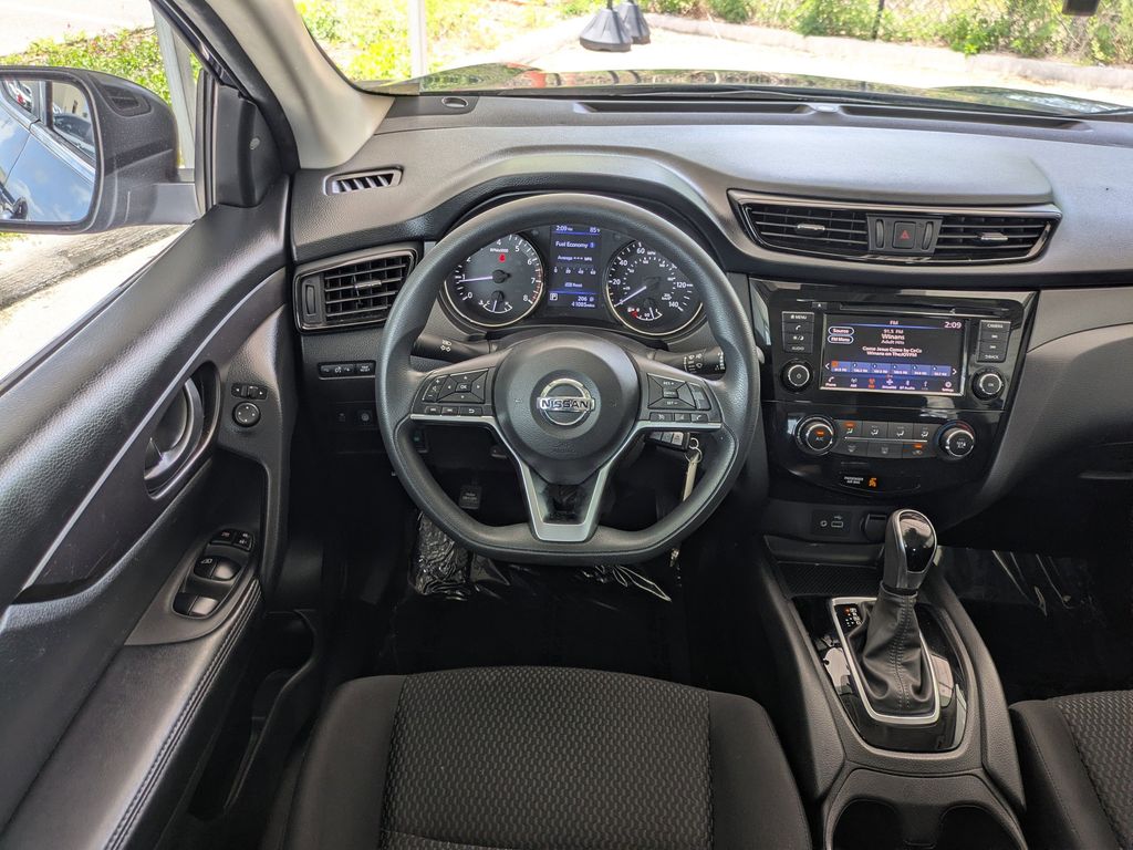 Thumbnail: 2020 Nissan Rogue Sport - 10