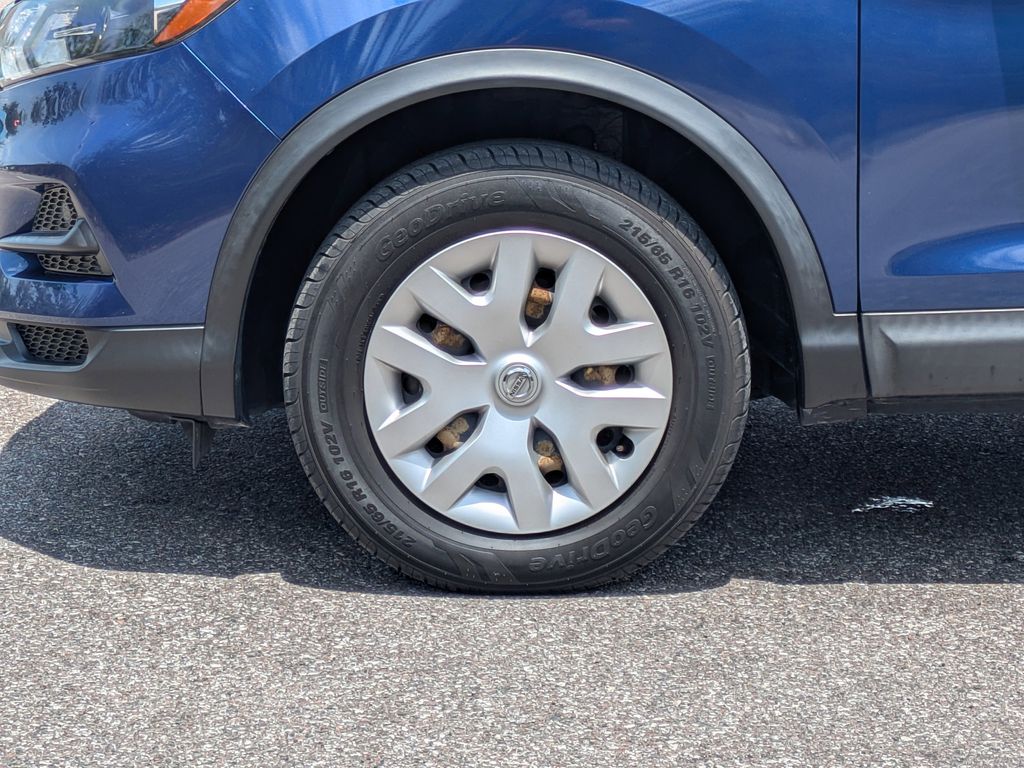 Thumbnail: 2020 Nissan Rogue Sport - 8