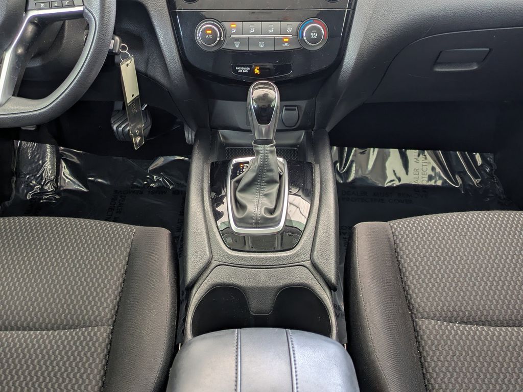 Thumbnail: 2020 Nissan Rogue Sport - 15