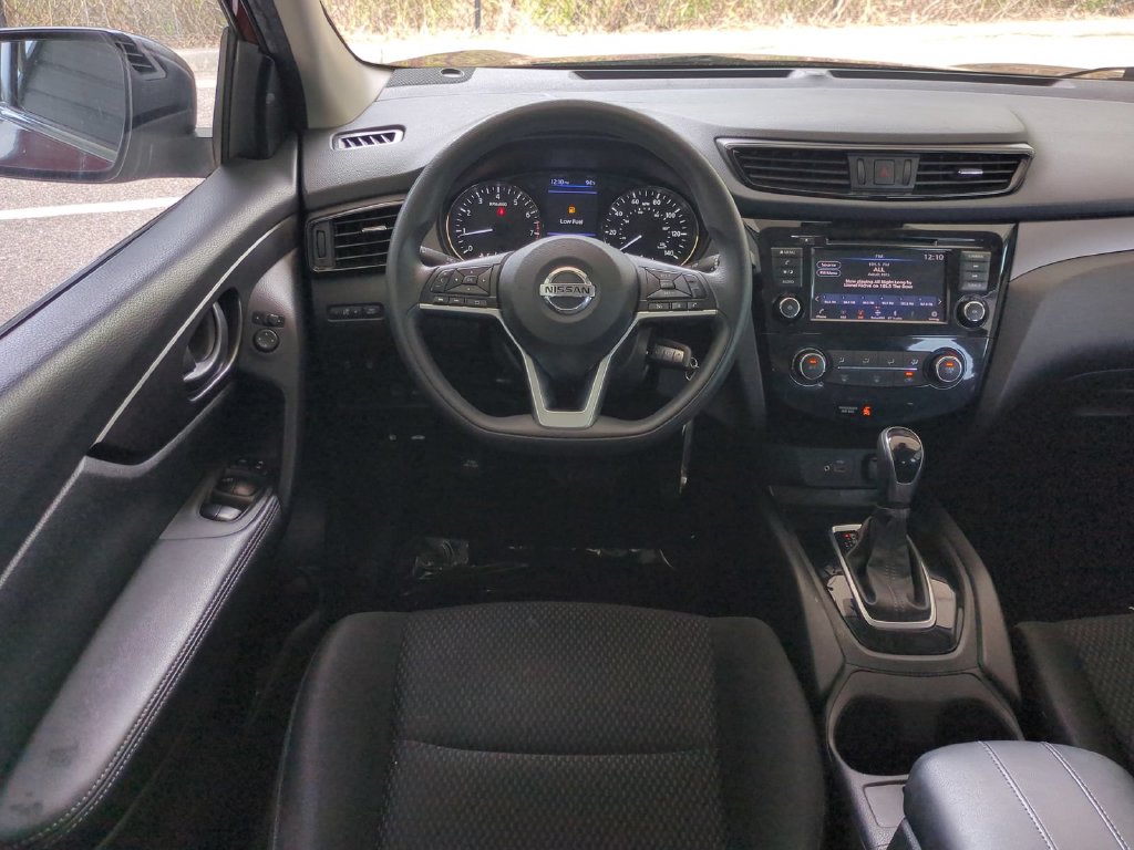 Thumbnail: 2020 Nissan Rogue Sport - 10