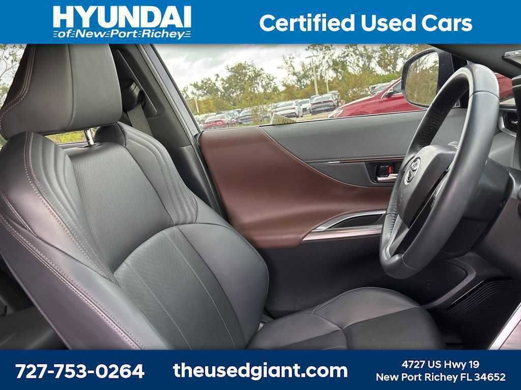 Thumbnail: 2024 Toyota Venza - 11