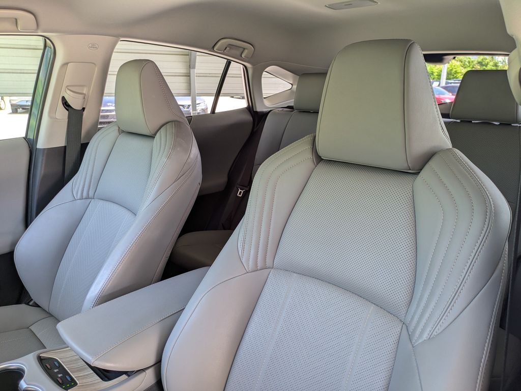Thumbnail: 2022 Toyota Venza - 12