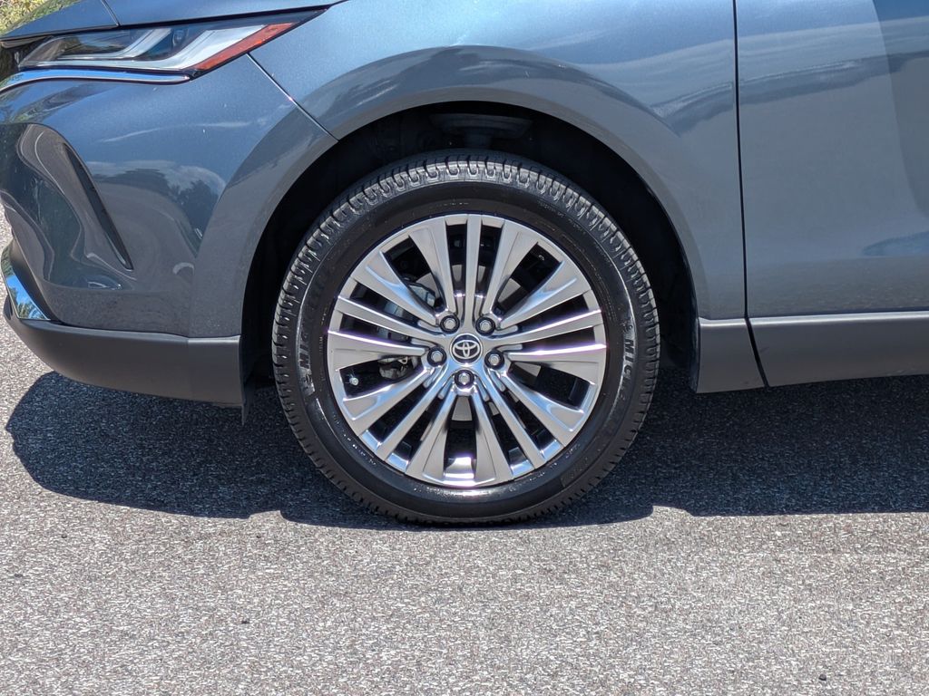 Thumbnail: 2022 Toyota Venza - 8