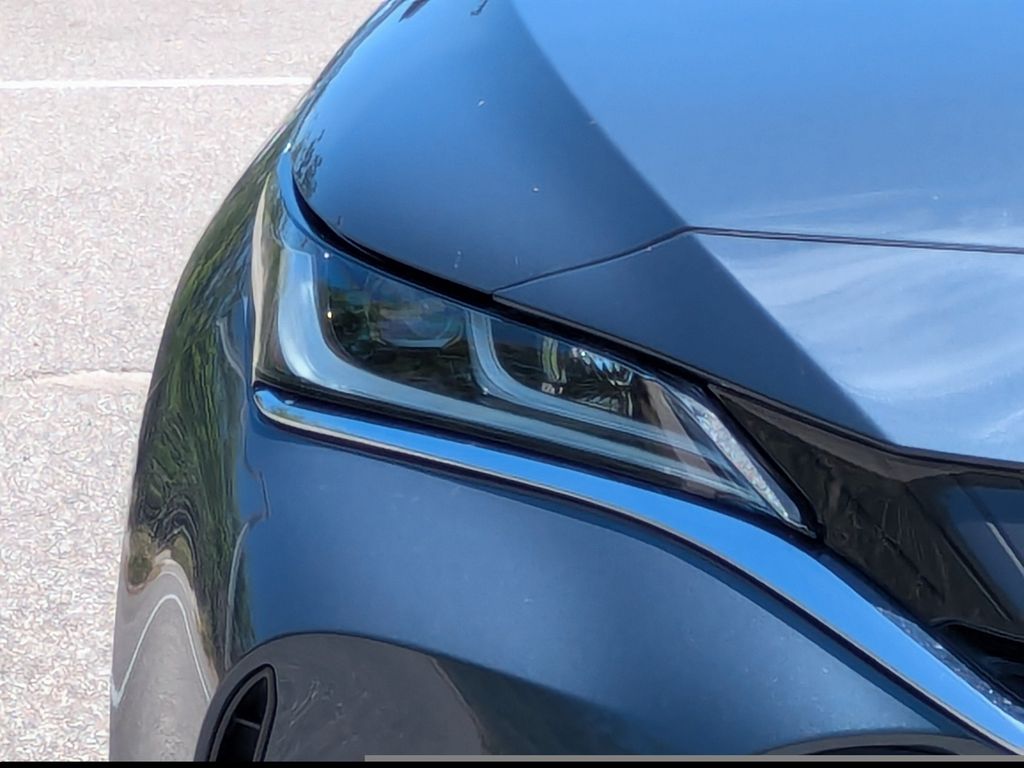 Thumbnail: 2022 Toyota Venza - 7