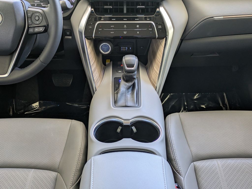 Thumbnail: 2022 Toyota Venza - 15