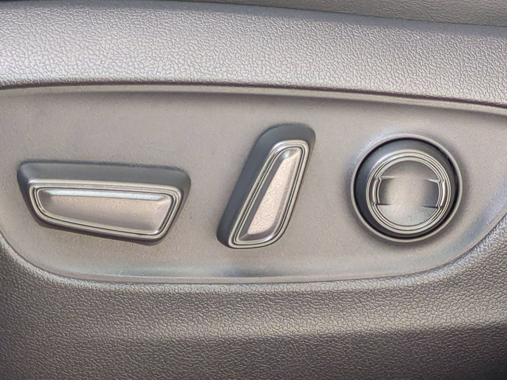 Thumbnail: 2023 Toyota RAV4 - 24