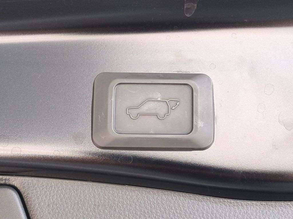 Thumbnail: 2023 Toyota RAV4 - 21