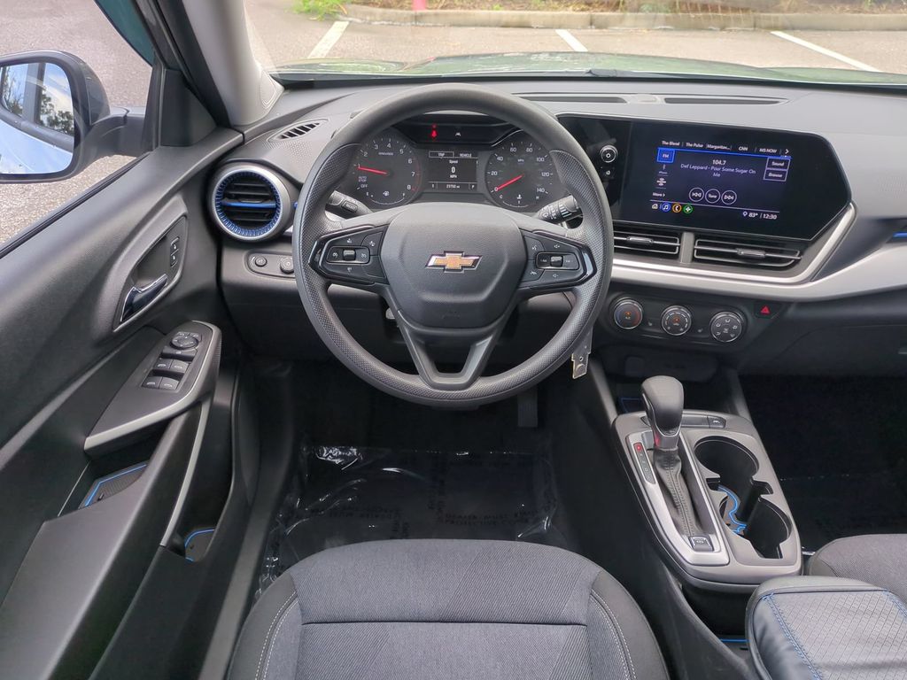 Thumbnail: 2024 Chevrolet Trax - 10