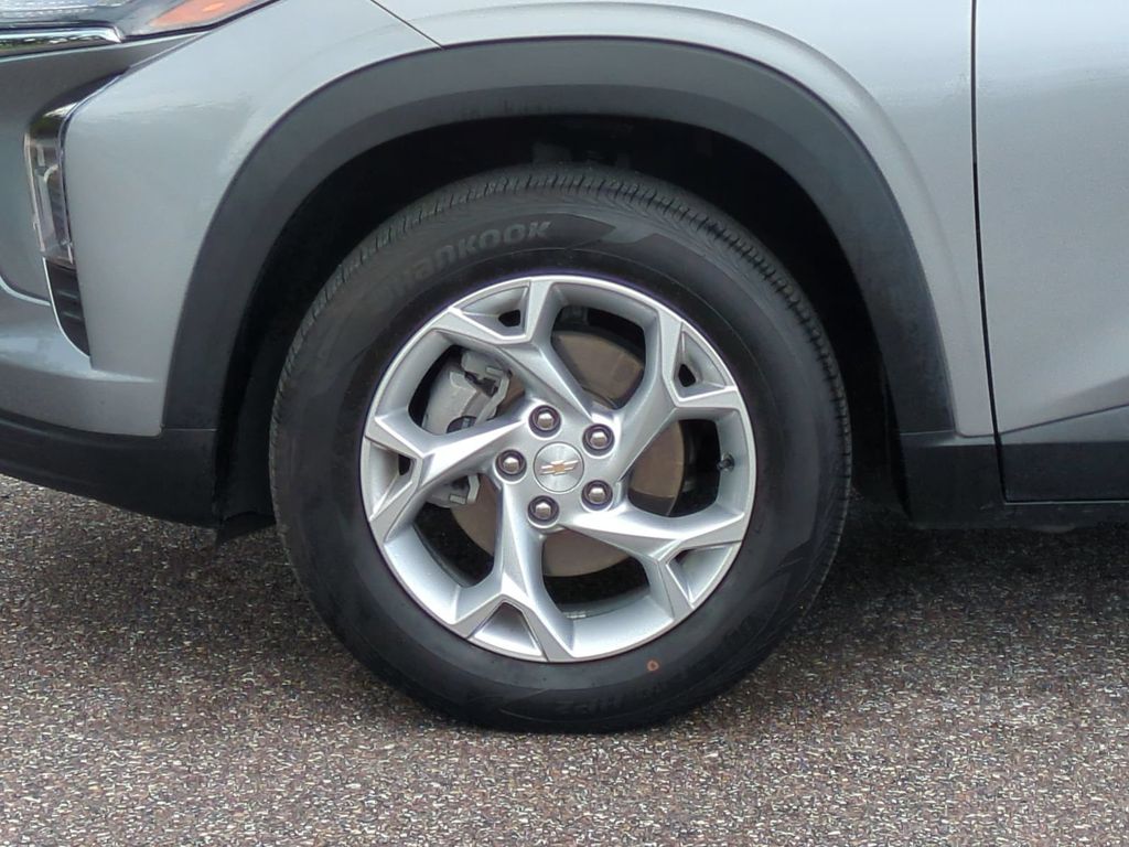 Thumbnail: 2024 Chevrolet Trax - 8