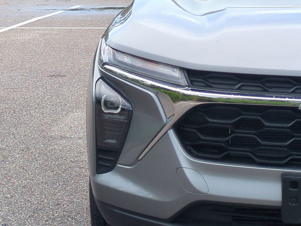 Thumbnail: 2024 Chevrolet Trax - 21