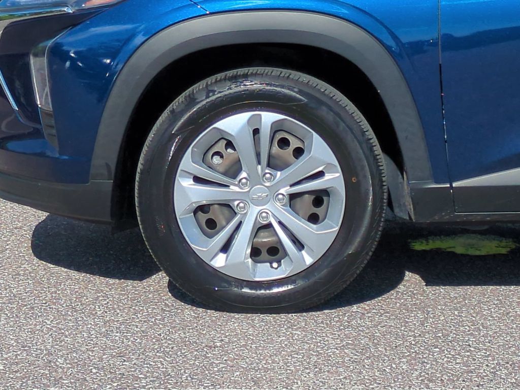 Thumbnail: 2024 Chevrolet Trax - 8