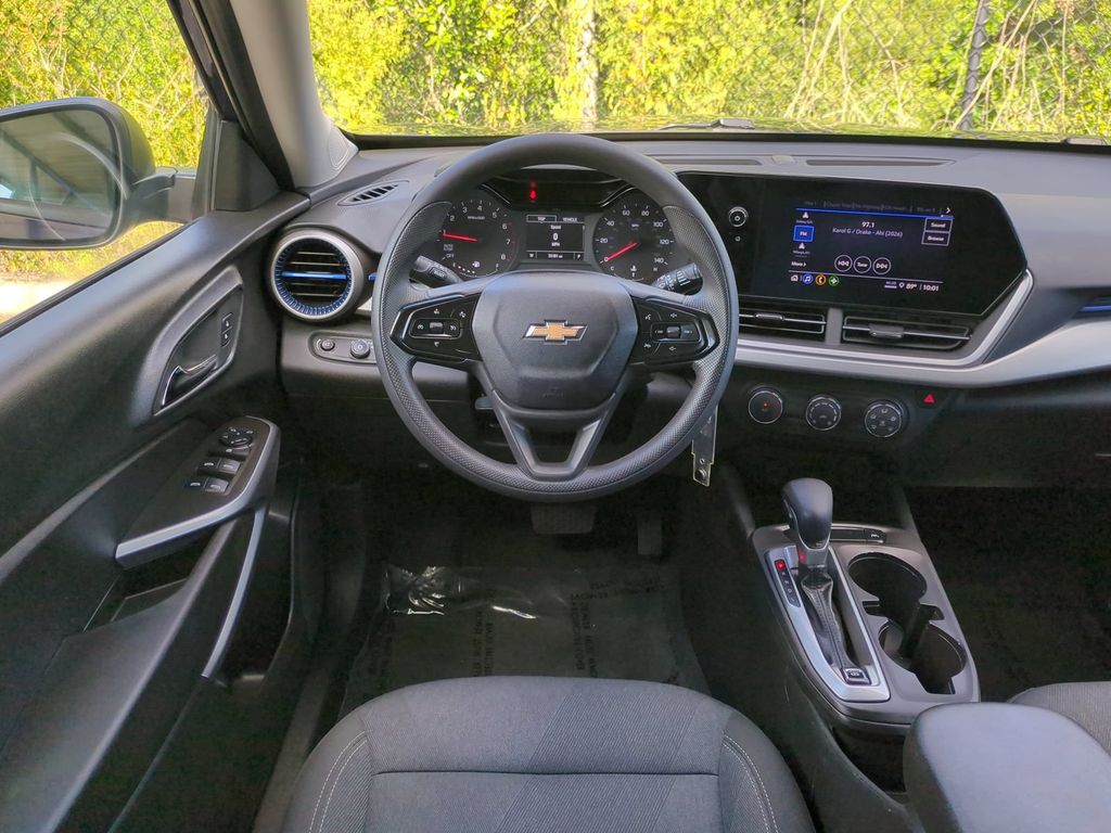 Thumbnail: 2024 Chevrolet Trax - 10