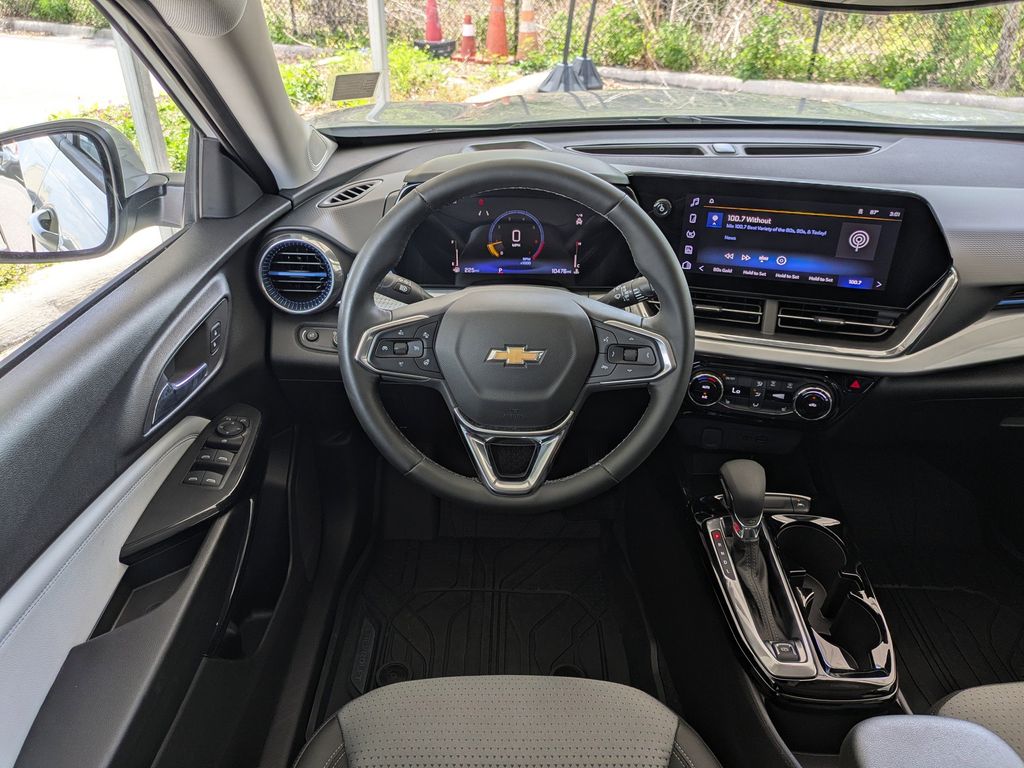 Thumbnail: 2025 Chevrolet Trax - 10