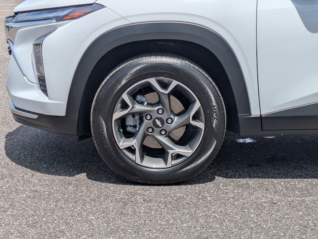 Thumbnail: 2025 Chevrolet Trax - 8