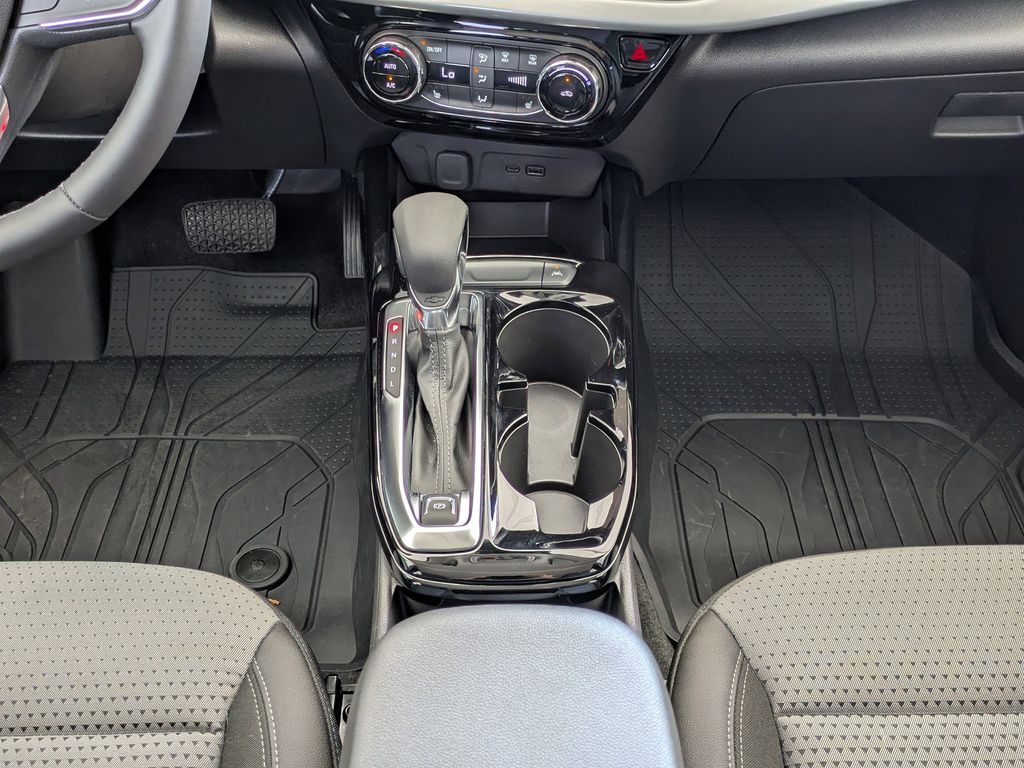 Thumbnail: 2025 Chevrolet Trax - 15