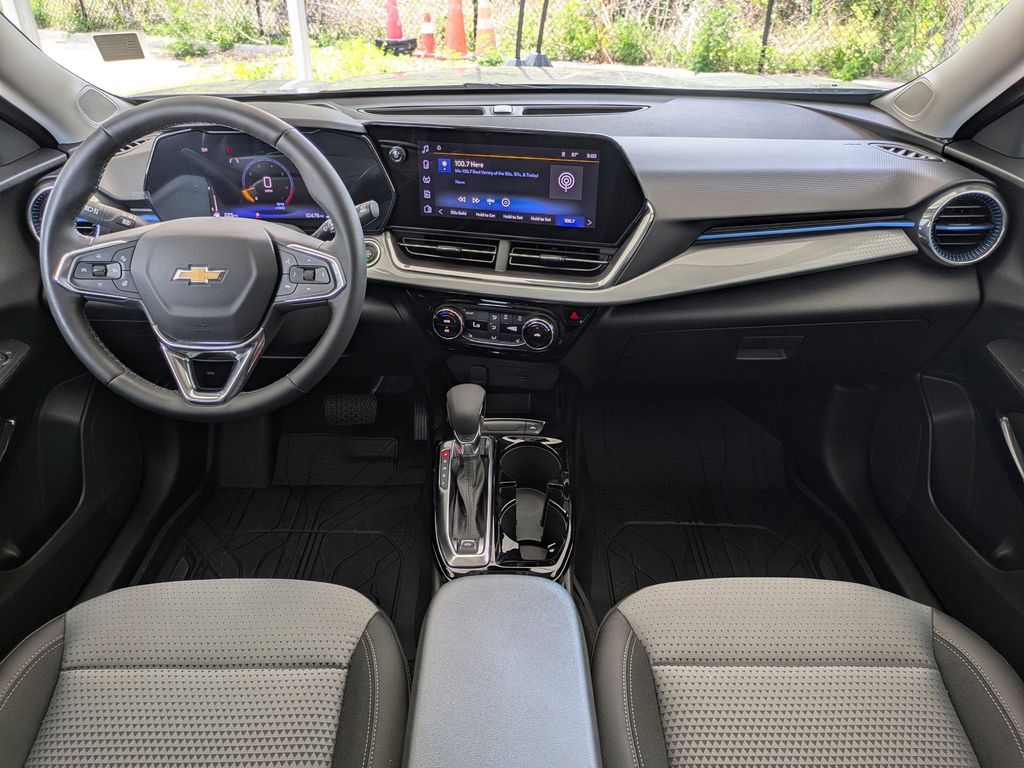 Thumbnail: 2025 Chevrolet Trax - 2