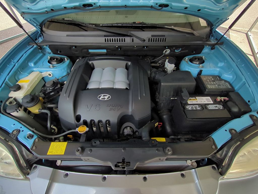 Thumbnail: 2004 Hyundai Santa Fe - 9