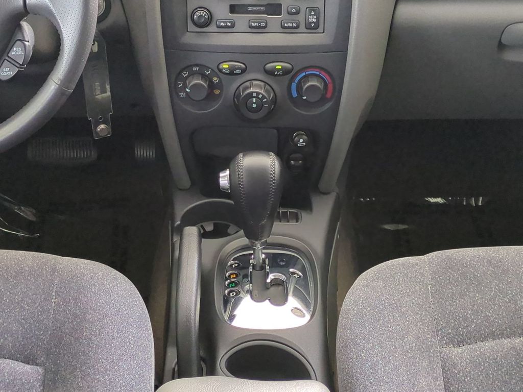 Thumbnail: 2004 Hyundai Santa Fe - 15