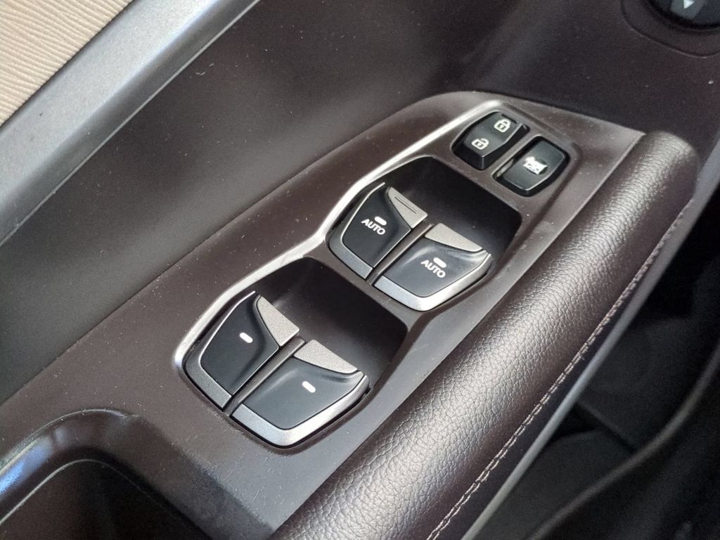 Thumbnail: 2015 Hyundai Santa Fe - 28