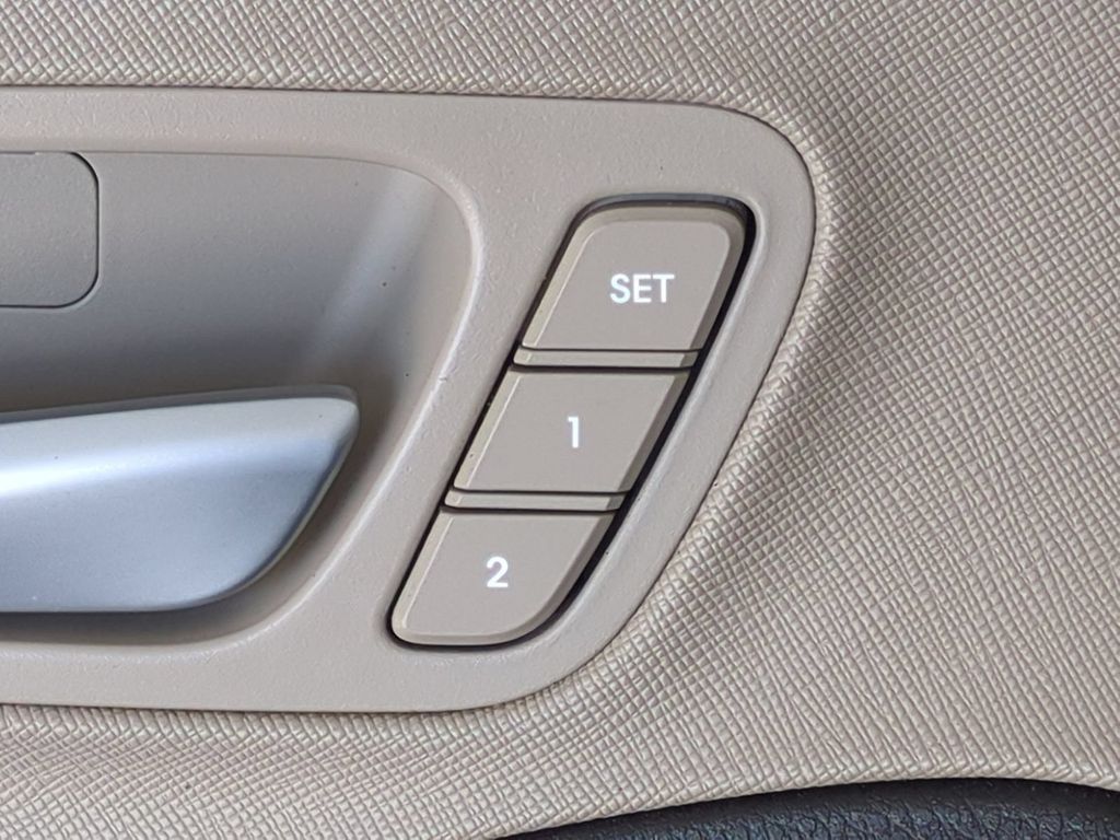 Thumbnail: 2015 Hyundai Santa Fe - 36