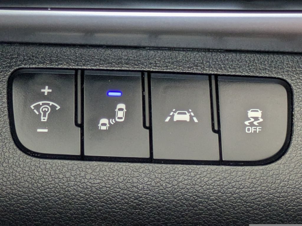 Thumbnail: 2020 Hyundai Elantra - 25