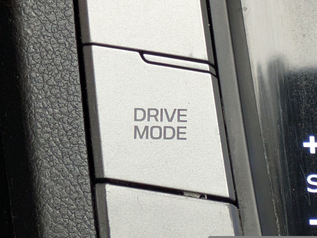 Thumbnail: 2020 Hyundai Elantra - 7