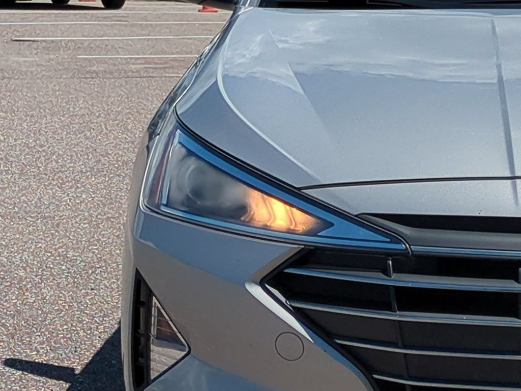 Thumbnail: 2020 Hyundai Elantra - 19
