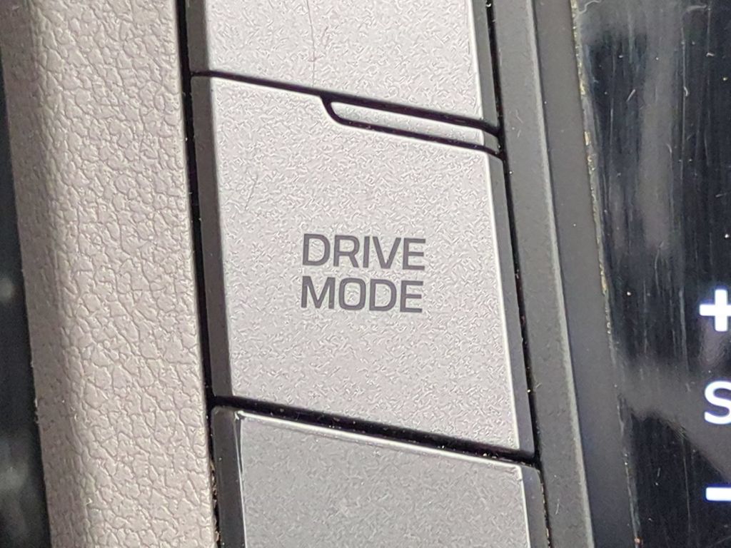 Thumbnail: 2020 Hyundai Elantra - 26