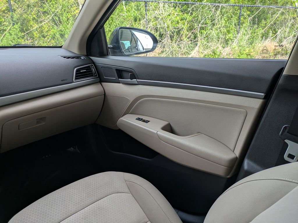 Thumbnail: 2018 Hyundai Elantra - 22