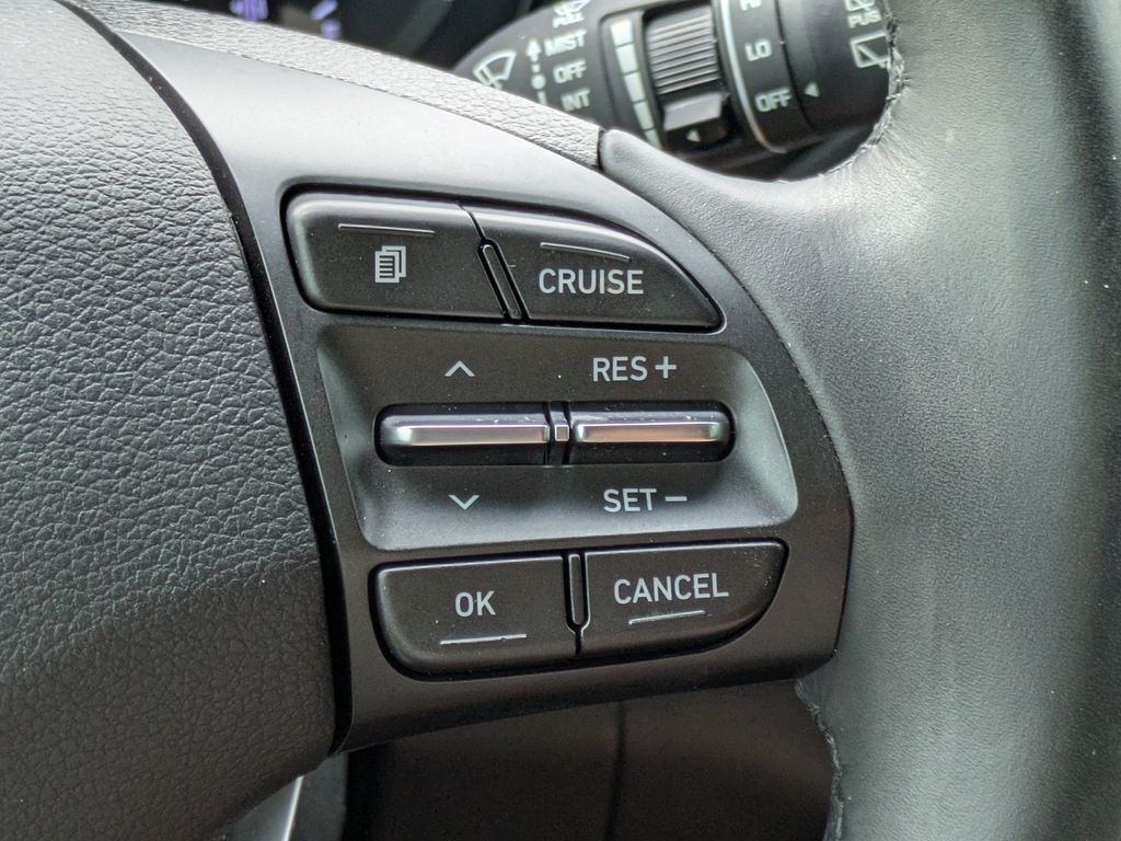 Thumbnail: 2018 Hyundai Elantra - 33