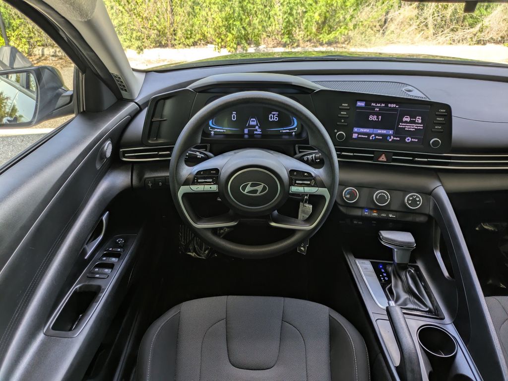 Thumbnail: 2024 Hyundai Elantra - 9