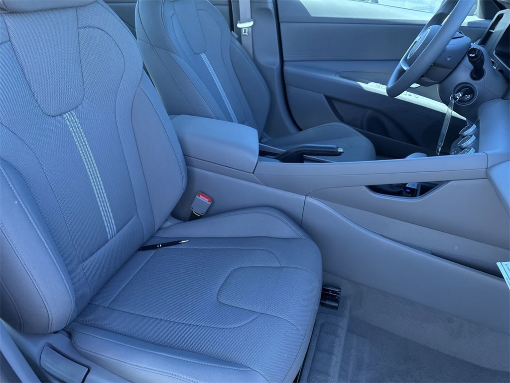 Thumbnail: 2025 Hyundai Elantra - 25