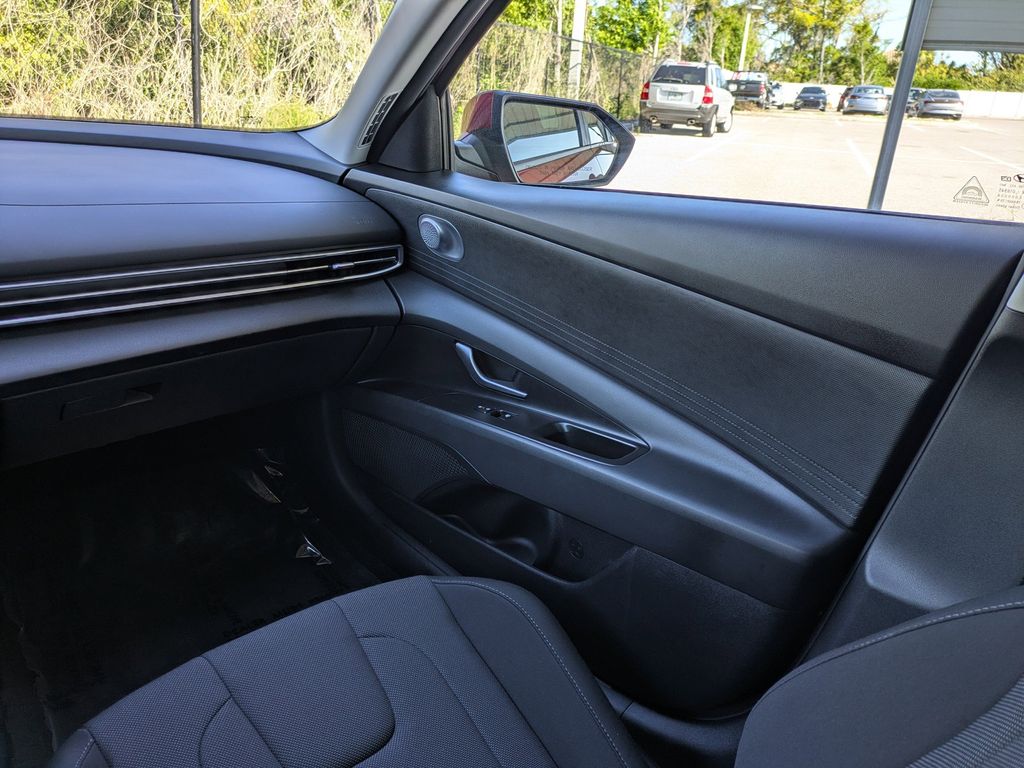 Thumbnail: 2025 Hyundai Elantra - 22