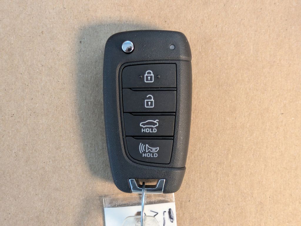 Thumbnail: 2025 Hyundai Elantra - 17