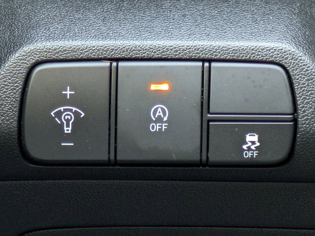 Thumbnail: 2025 Hyundai Elantra - 25