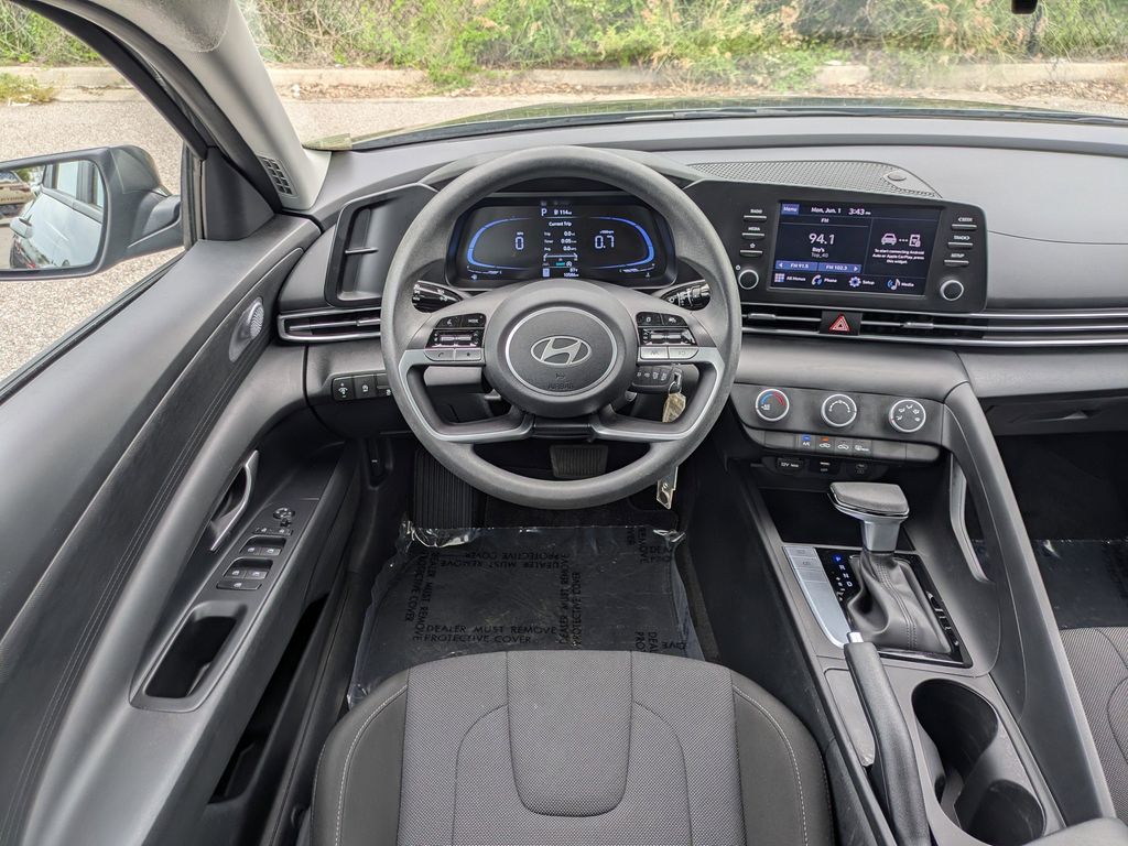 Thumbnail: 2025 Hyundai Elantra - 9