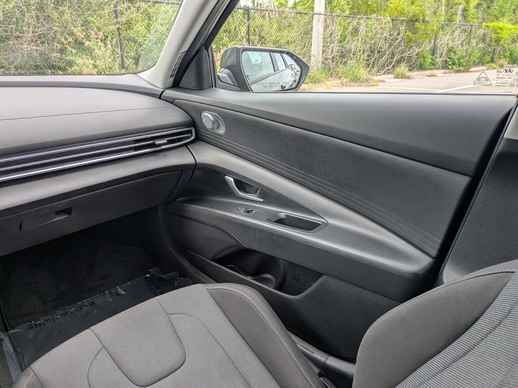 Thumbnail: 2025 Hyundai Elantra - 22