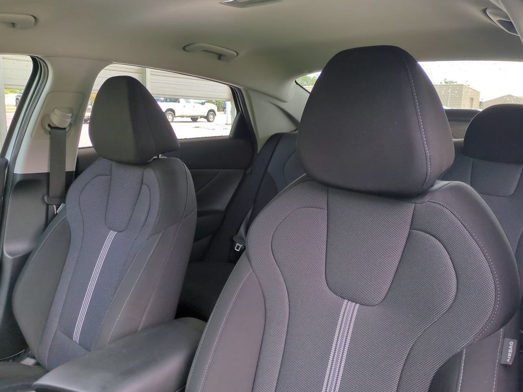 Thumbnail: 2024 Hyundai Elantra - 10